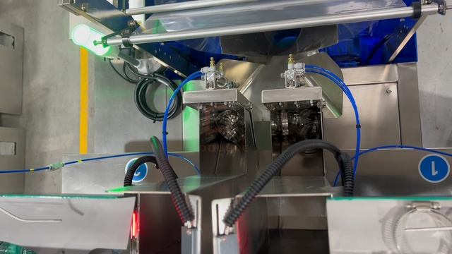 Автоматическая машина для упаковки хомутов с счетными питателями и встроенным кодировщиком