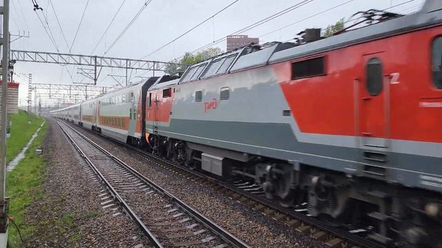 Октябрьская это скорость! Ласточка ЭС2Г-130 и ЭП2К-388 с поездом 151 Санкт-ПетербургМосква