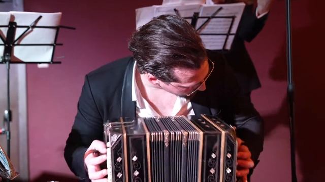UNA NOCHE  DE GARUFA Fragment Solo Tango Orquesta