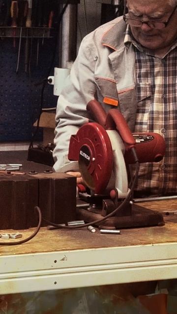 Когда сказали что всех заменит ИИ а ты не в курсе...