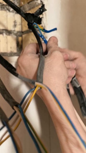 Подлянка от застройщикаоставляйте электрику от застройщика 