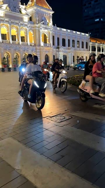 Главное правило дорог во Вьетнаме. Спойлер: правил нет.