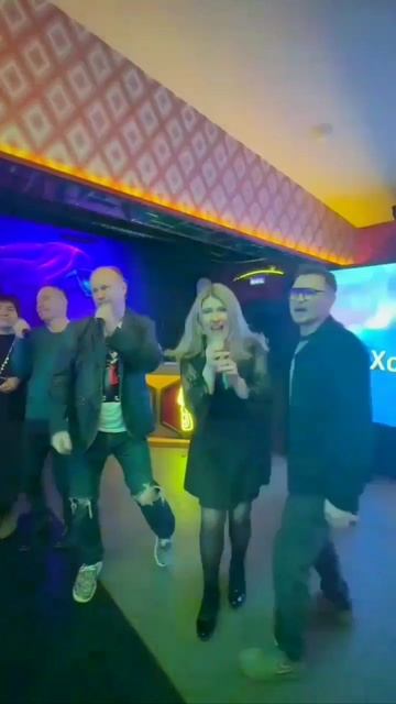 Поющие массажисты в караоке    Soty Уфа Соты