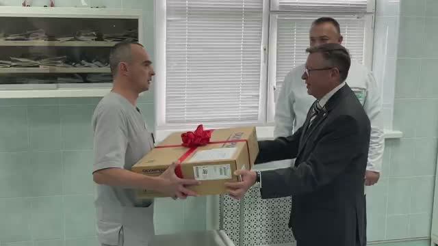 Гендиректор Белоруснефти А. Ляхов передал медоборудование Гомельской областной детской больнице