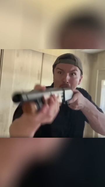 Типичный геймер в любом хорроре 2.