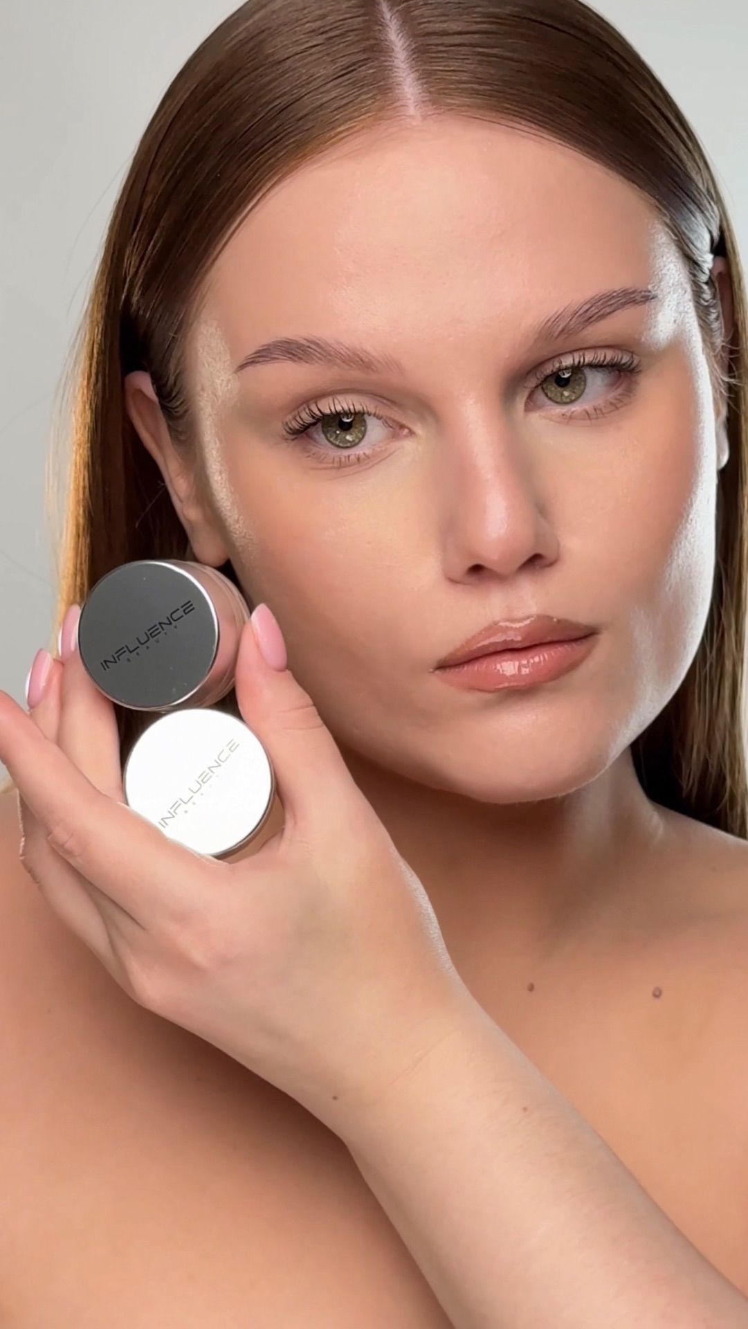 Наш фаворит для маскировки несовершенств  суперплотный кремовый консилер Ultra Eraser 