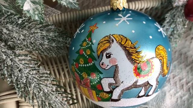 Ёлочный шар ЗОДИАК: ЛОШАДКА С ПОДАРКОМ стекло бирюзовый 85 мм С206-лош-3-бир