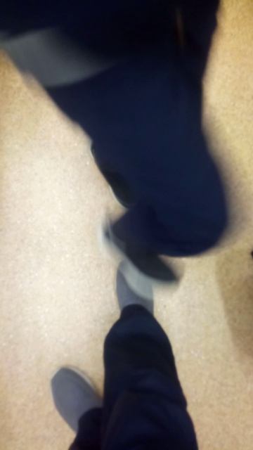 За каждого подписчика мне будут наступать на ногу