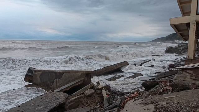 Шторм в Сочи