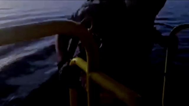 Иранский КСИР захватил гигантский контейнеровоз который пытался пройти через Ормузский пролив.