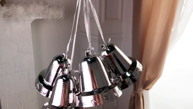 ПОДВЕСКА из КОЛОКОЛЬЧИКОВ с листиками и лентами серебряная 45 см BL5-DL45S