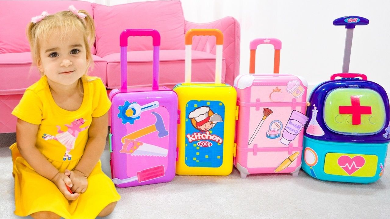 АЛИСА  Алиса и её тётя собирают чемоданы и отправляются в отпуск