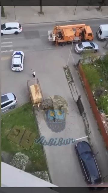 Во Львове джип ТЦК похитил пацана а потом ещё сбил его мать которая пыталась спасти сына 1