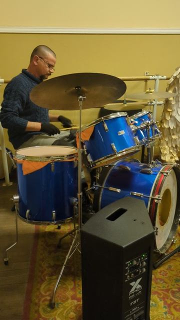 самба. вариация с переодической трильной акцентуацией. ударные инструменты. барабаны.