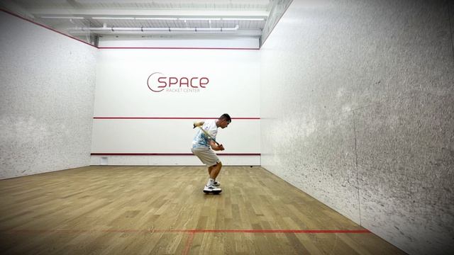 СКВОШ. Боаст в переднеи зоне справа