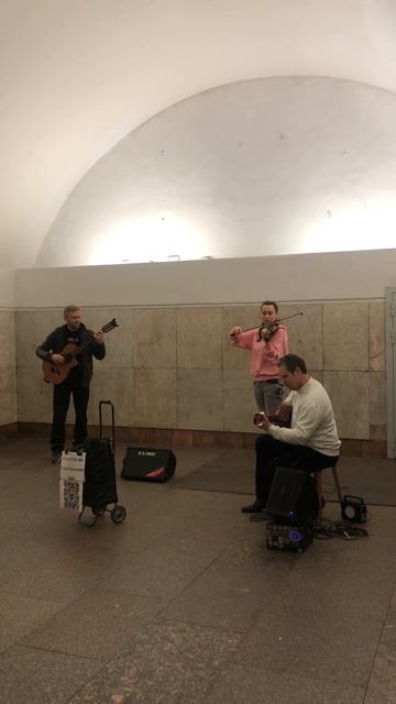 В моей душе покоя нет весь день я жду кого-то Скрипка и две гитары в метро