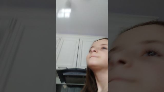 показываю цветы в момент доме