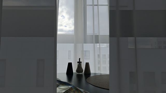 распаковка большого киндера с животными