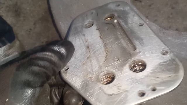 Масло в расширительном бачке Шевроле Круз 1G