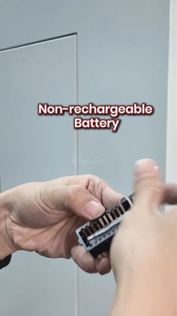 Самозаряжающийся аккумуляторный блок против неперезаряжаемого аккумуляторного блока.