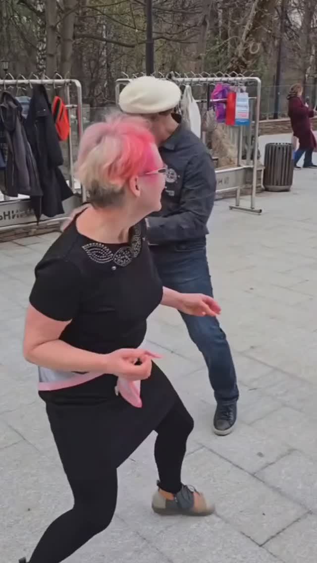 СокольникиОн вернулся!!! И танцует!! ЛОТФИ!!!