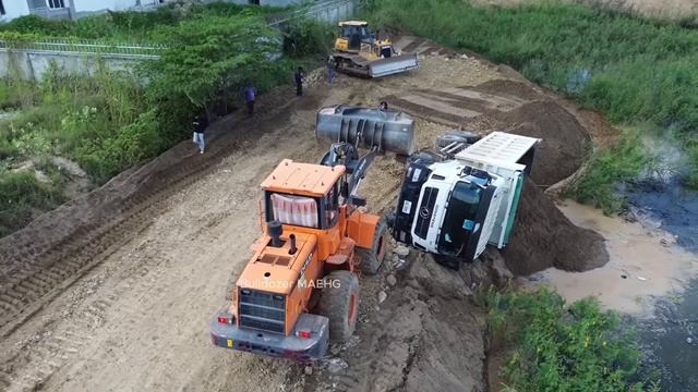Mix Technical Saving - Incredible Rescue Bulldozer Dump Trucks Sinking!-002