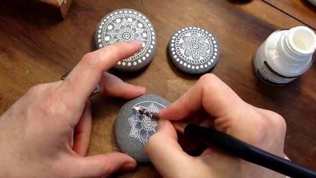  Мандала на камушках от художницы Марии Мерседес