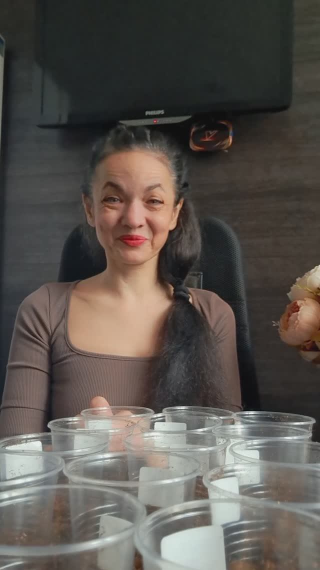 В квартире очень холодно а ещё и горячую воду отключили!