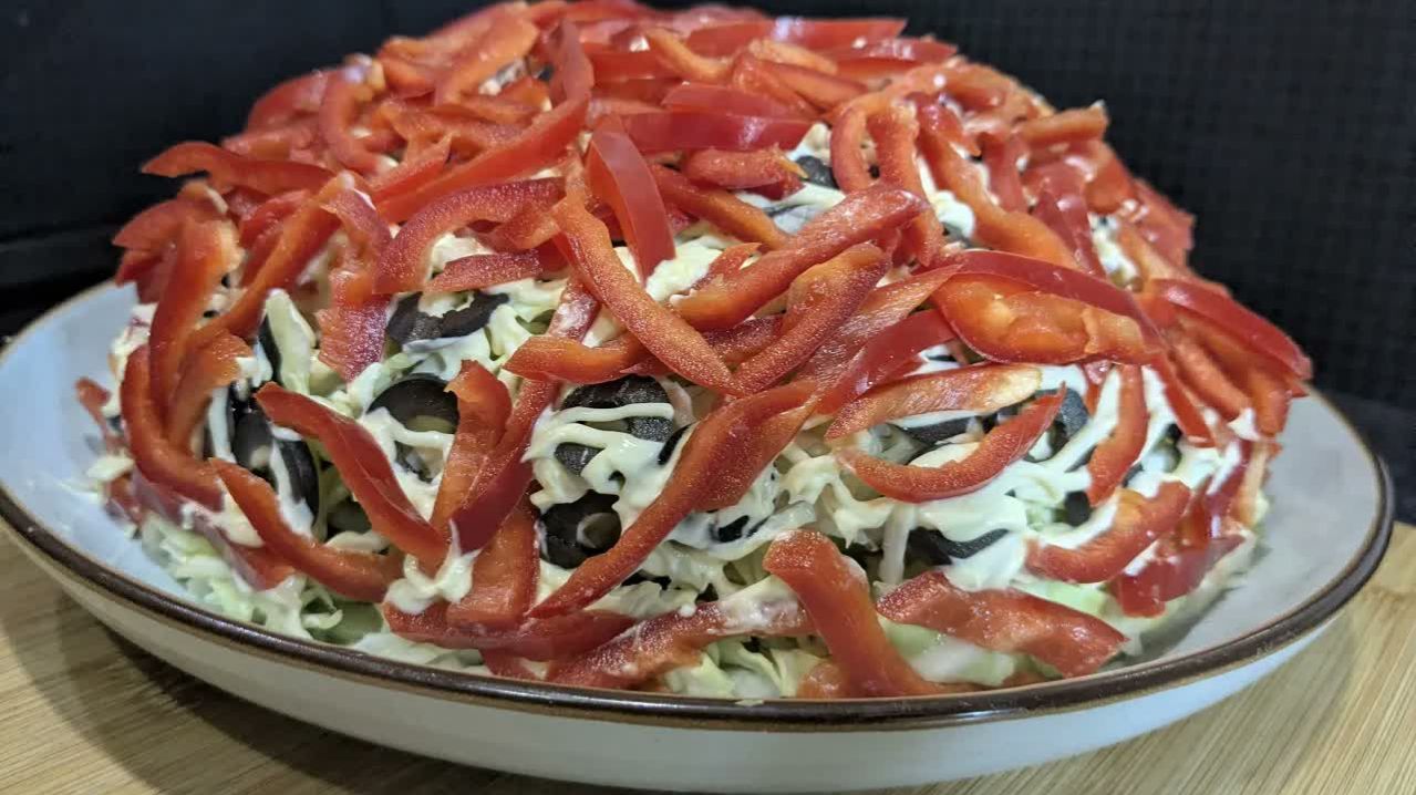 Салат из Капусты с Курицей! ЭТО ПРОСТО БОМБА! ГОТОВИТСЯ БЫСТРО ПОЛУЧАЕТСЯ ОЧЕНЬ ВКУСНО!