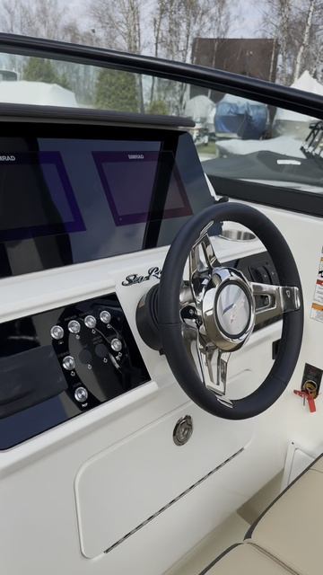 Люксовый каютный катер Sea Ray 265