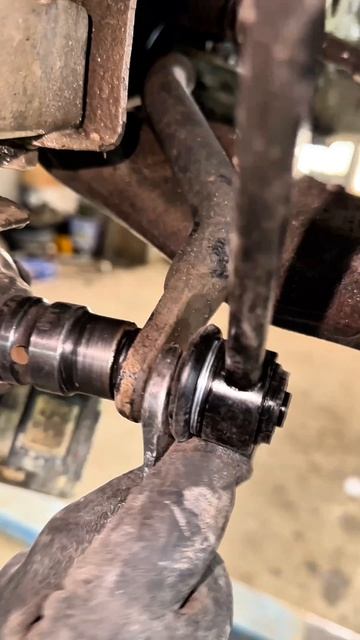 Нашли причину сильного стука в стойках стабилизатора