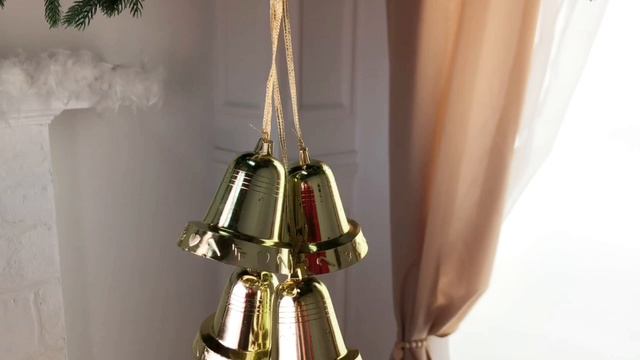 Подвеска из четырех КОЛОКОЛЬЧИКОВ на лентах золотая 32 см BL3-DL32GL