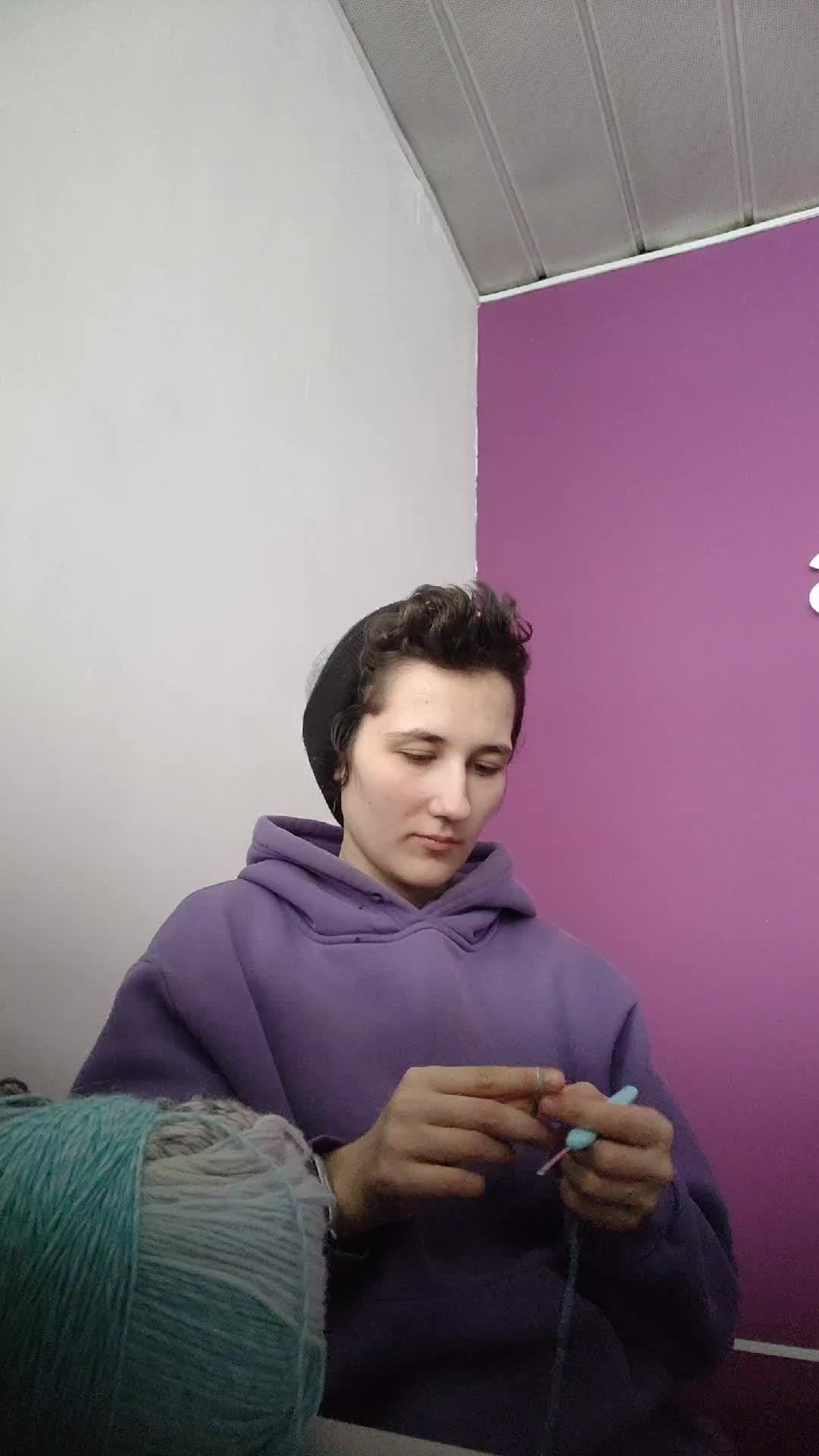 вяжу на работе 