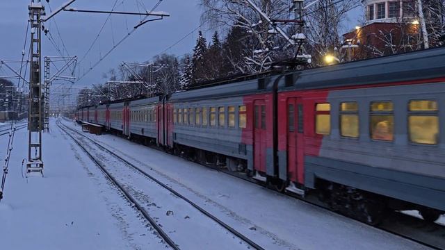 отправление электропоезда ЭД4М-0243 платформа Челюскинская