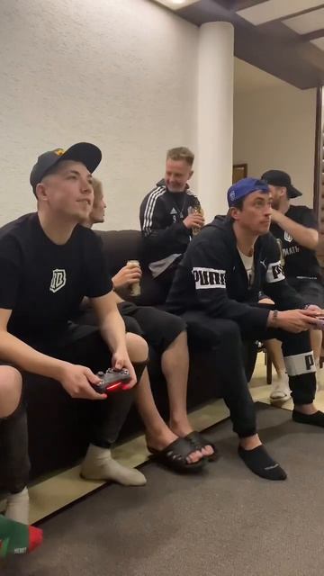 Райзен Егоров и Давыдов играют в FIFA с AS STDUIO