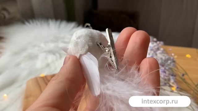 Украшение БЕЛОСНЕЖНАЯ ПТИЧКА на клипсе перо 9 см MC39981