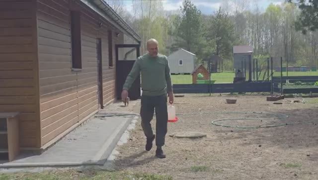 Жизнь в деревне - трудовая рутина которая приносит радость и плоды Три жены или один трактор