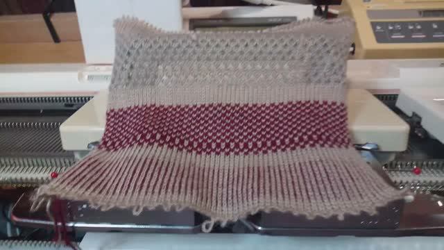 Вивинг Жаккард Панчлейс на Silver Reed электронном перфокарточном с ручным выдвижением игл