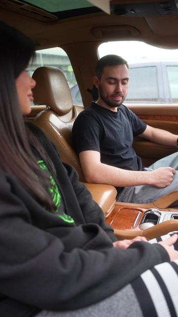 ЕСЛИ ДЕВУШКА ВКЛЮЧАЕТ МУЗЫКУ ГРОМЧЕ ЗНАЧИТ К ВАШЕМУ ВЫХЛОПУ ЕСТЬ ВОПРОСЫ 