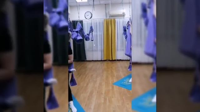 Скрут воздушной йоге