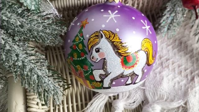 Ёлочный шар ЗОДИАК: ЛОШАДКА С ПОДАРКОМ стекло сиреневый 85 мм С206-лош-3-сир