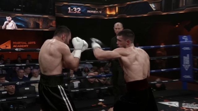 Яркое возвращение Савицкого против Муминова в Гран-при RCC по боксу