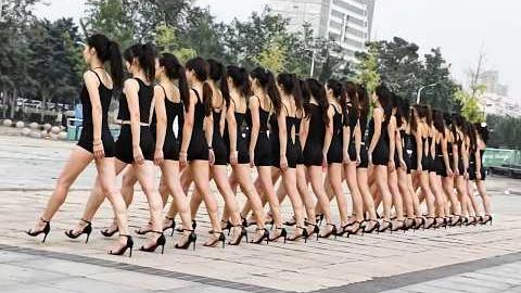 НЕВЕРОЯТНАЯ СИНХРОННОСТЬ КОТОРАЯ ВЫГЛЯДИТ КАК СБОЙ В МАТРИЦЕ