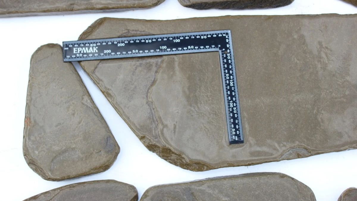 Плитняк песчаник серо-зеленый галтованный