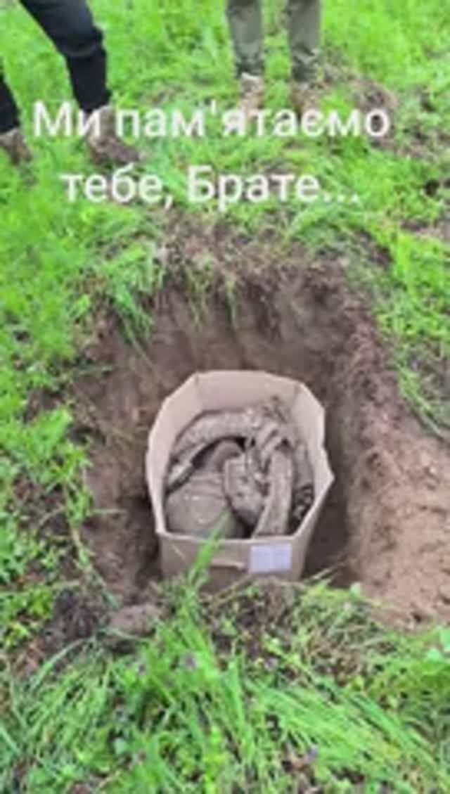 Пришла посылка с Донбасса.Остатки роскоши от укронациста