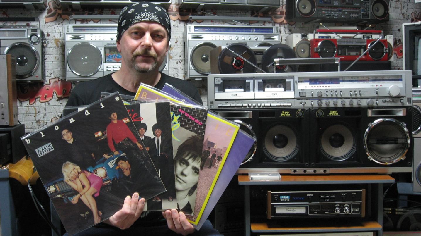 SHARP GF-999  Виниловые посиделки в стиле BLONDIE