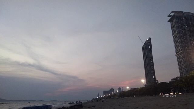 просто скромненький закат. или цвет заката - серо-розовый