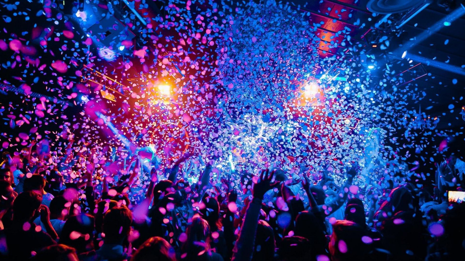 Nuit Blanche A Paris  Белая ночь в Париже. Зажигательный танцевальный трек.