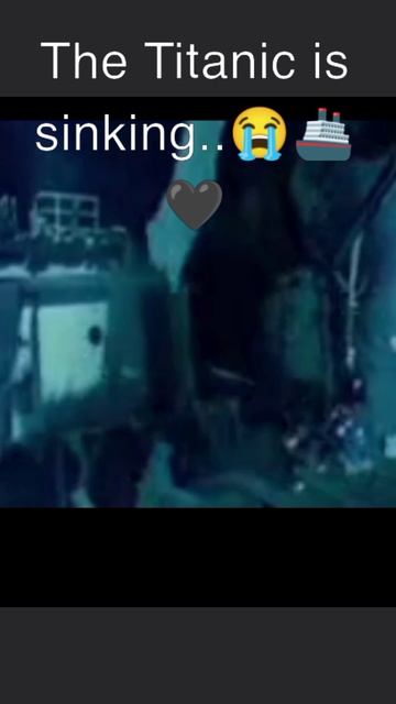 The Titanic Is Sinking Титаник тонет