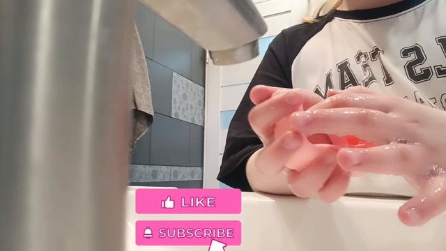 в этом видео Я мою свой чехол и ещё здесь присутствует смешные смайлики Всем приятного просмотра